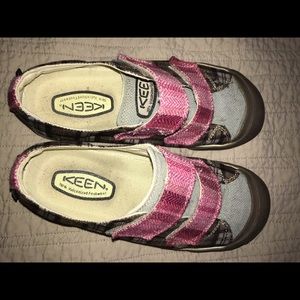 Keen Shoes Size 7